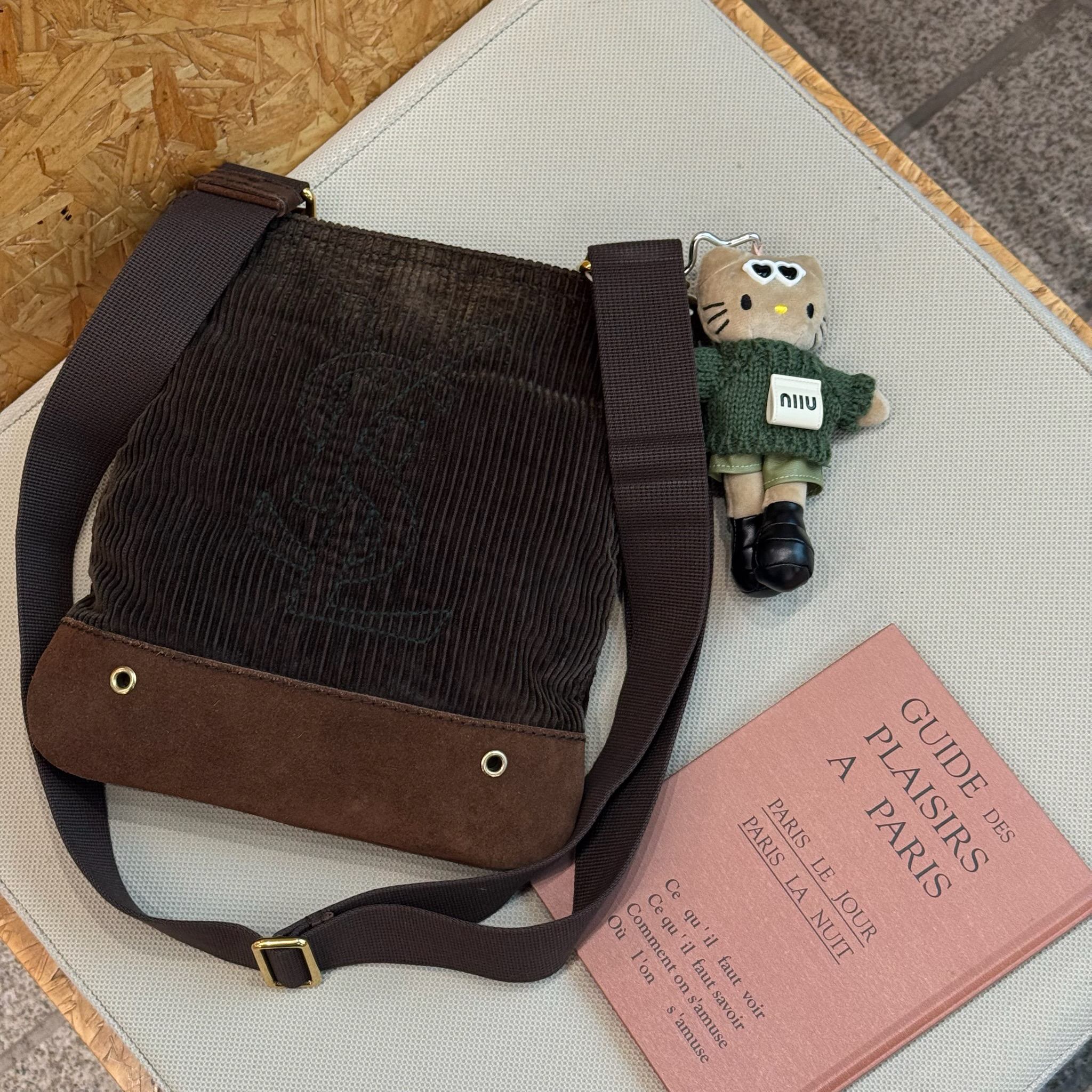 95新 YSL/圣罗兰 觅时/橄榄绿灯芯绒外缝线斜挎包/118354