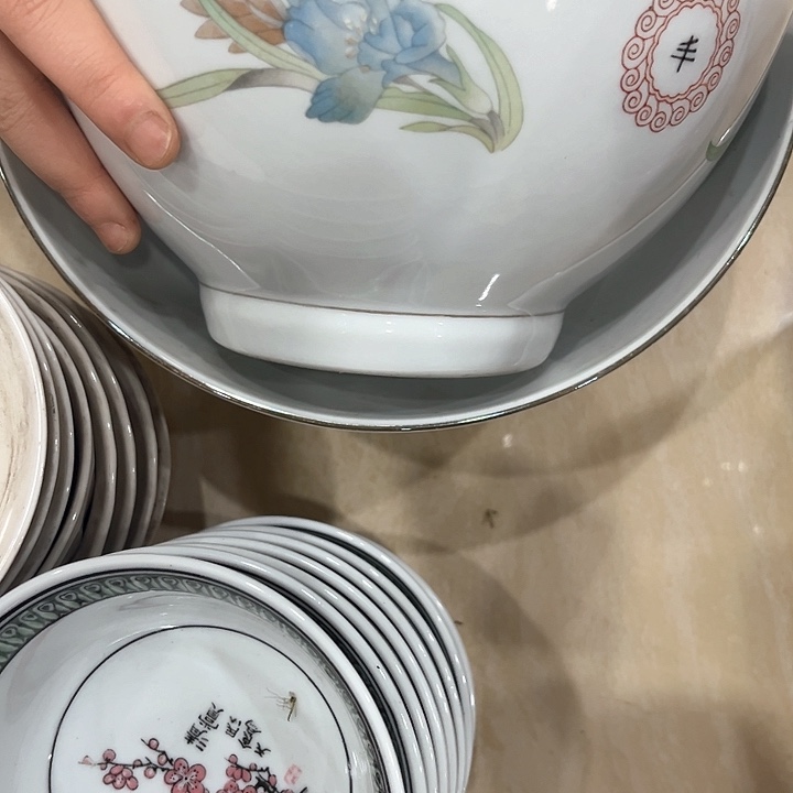 釉上彩瓷的主要成八寸碗