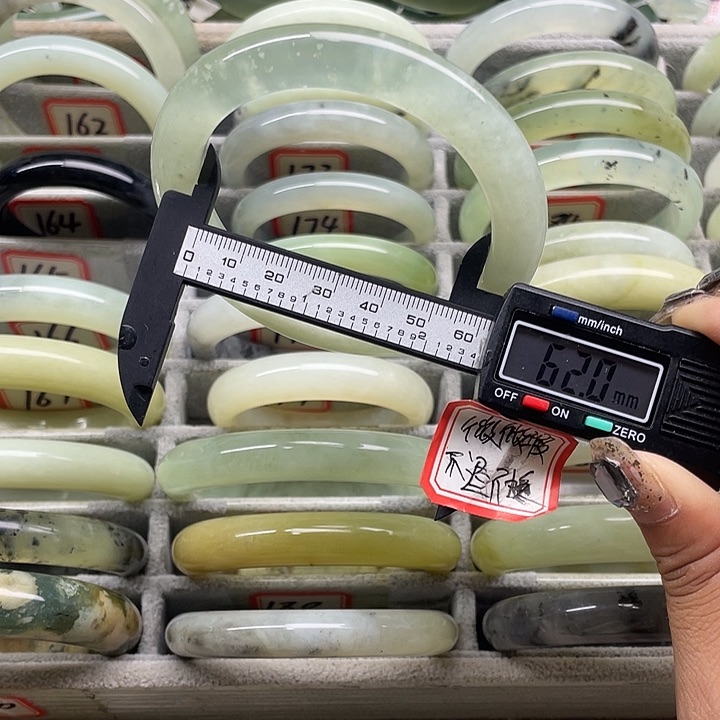 蛇纹石玉未镶嵌手镯165