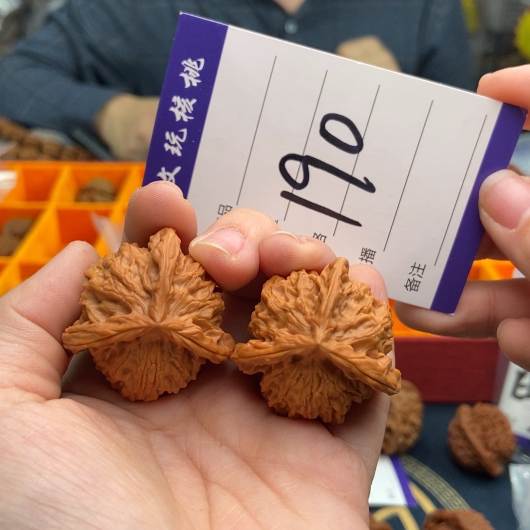 文玩核桃吊坠36三棱