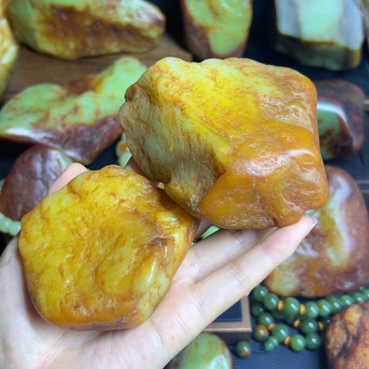 和田玉（糖玉）未镶嵌挂件奇*三