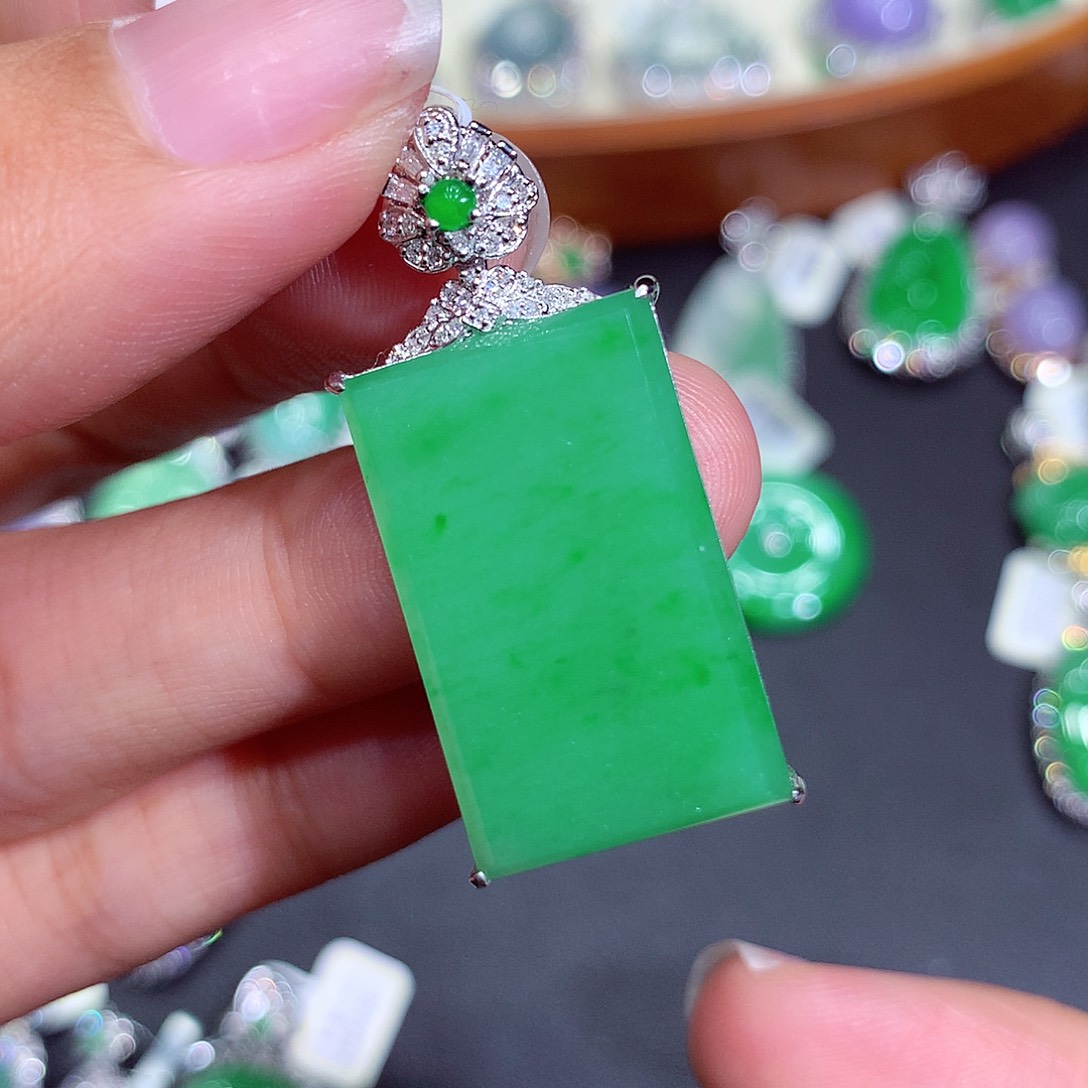 翡翠吊坠(不含链)18K金镶嵌