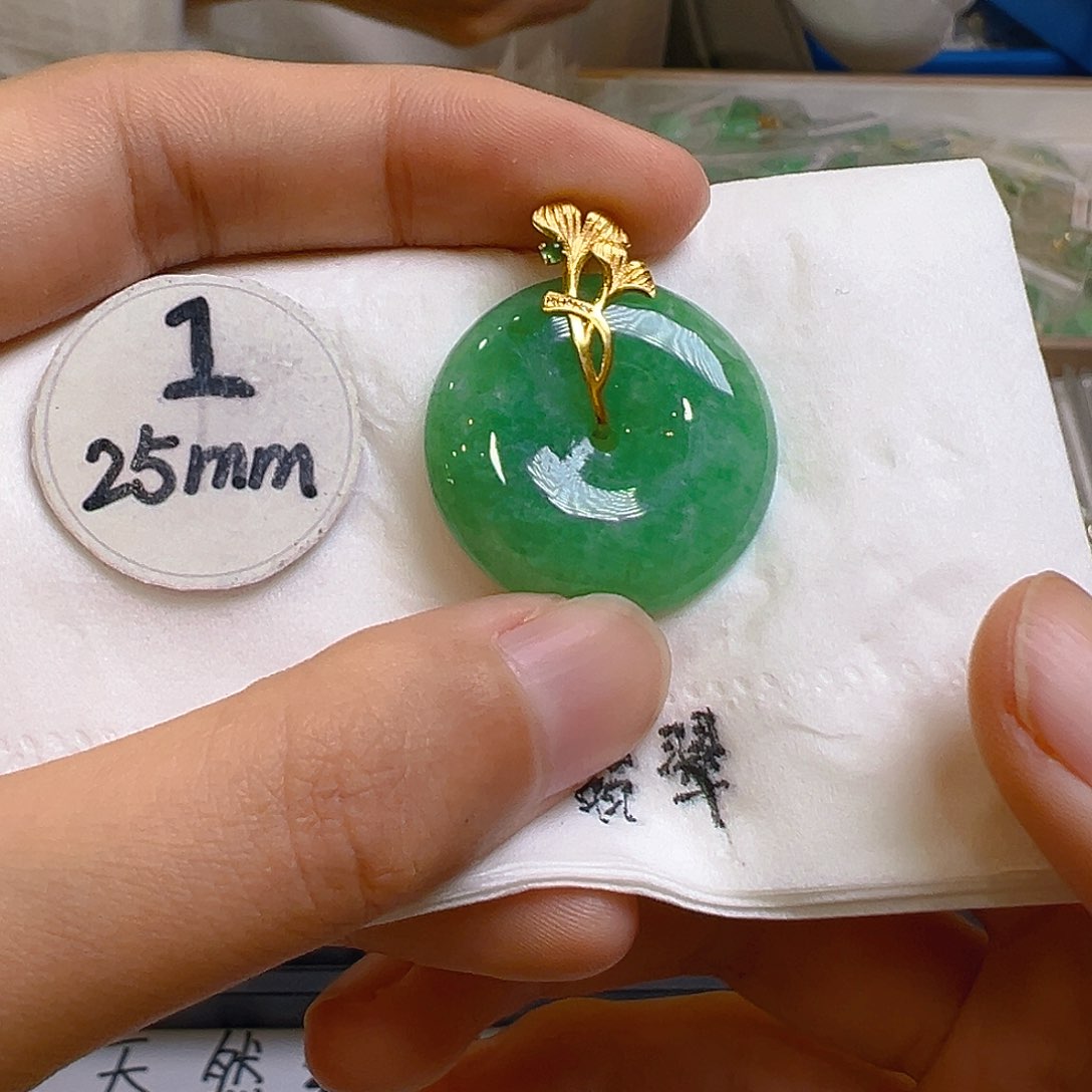 翡翠吊坠(不含链)18K金镶嵌翡翠