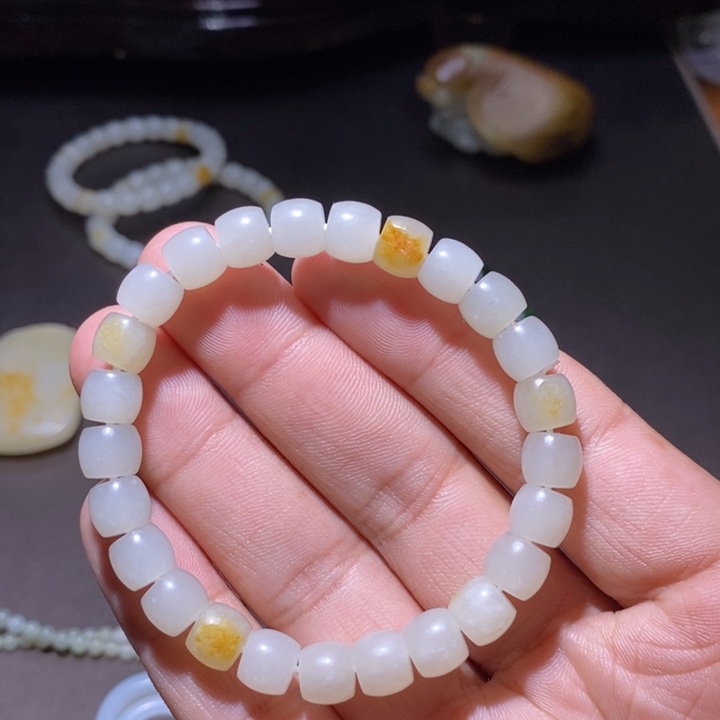 三***堂和田玉未镶嵌颈饰