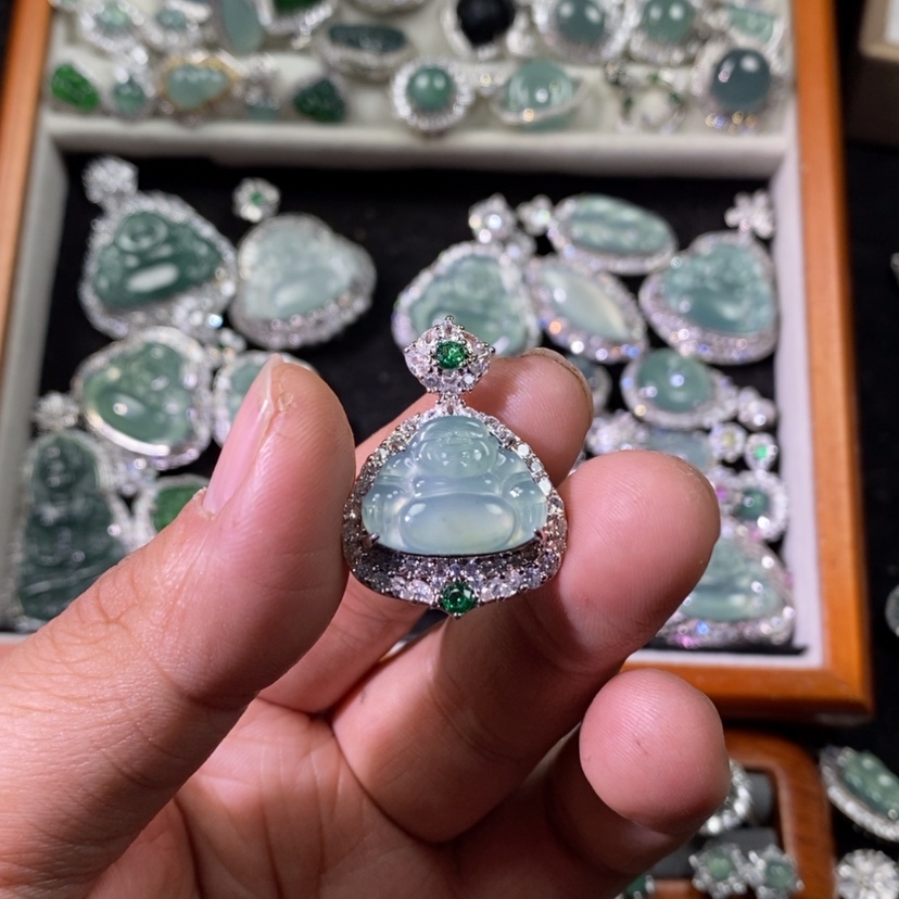 【闪购商品】翡翠颈饰未镶嵌天然