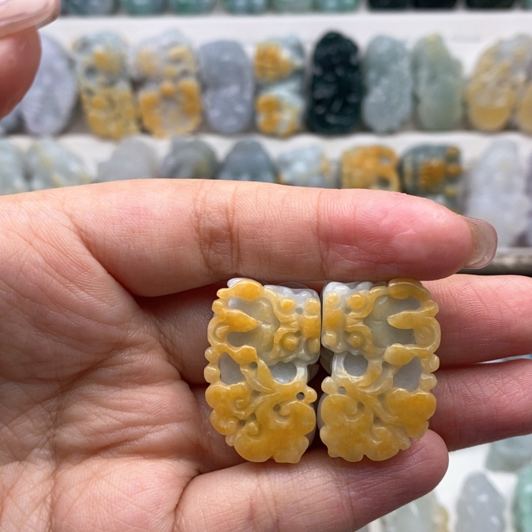 翡翠吊坠(赠链)未镶嵌