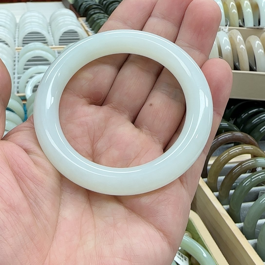 和田玉手镯未镶嵌动****~