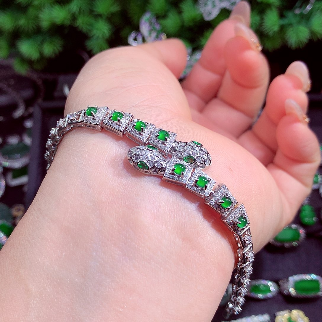 颈饰未镶嵌翡翠天然