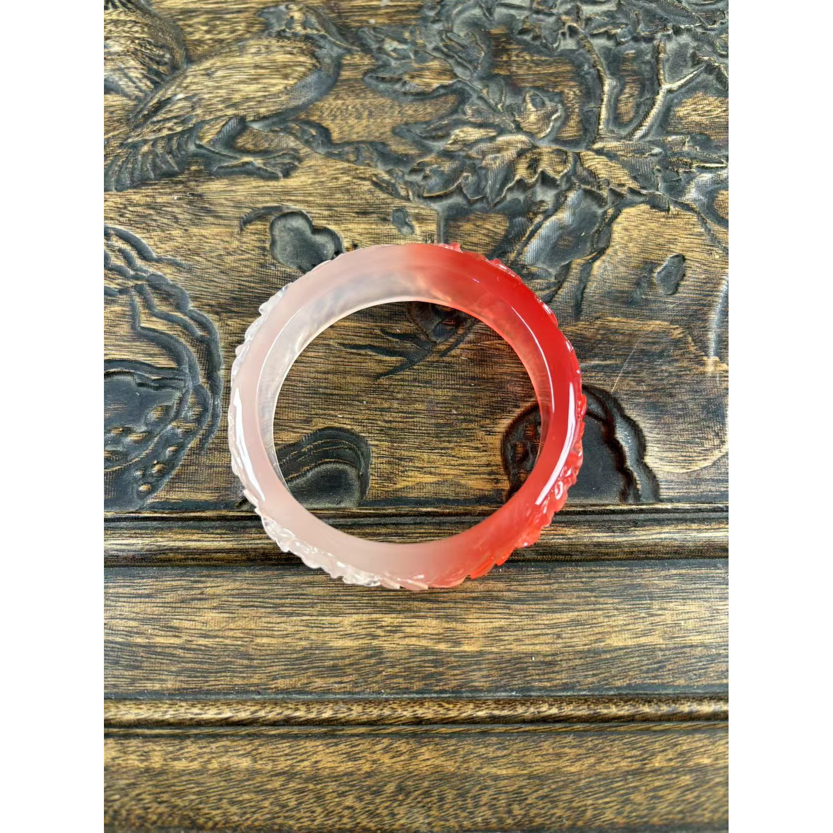 海姑娘玉雕花手镯一个