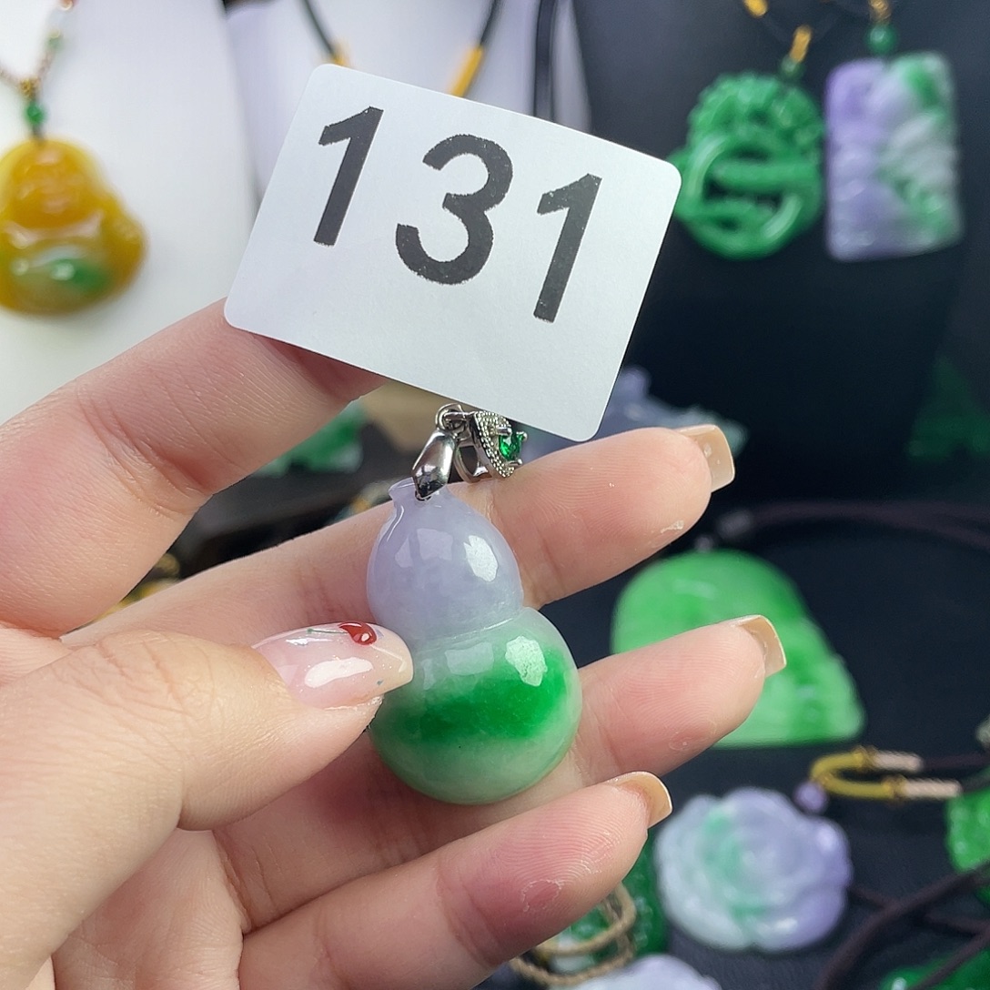 翡翠未镶嵌吊坠(赠链)