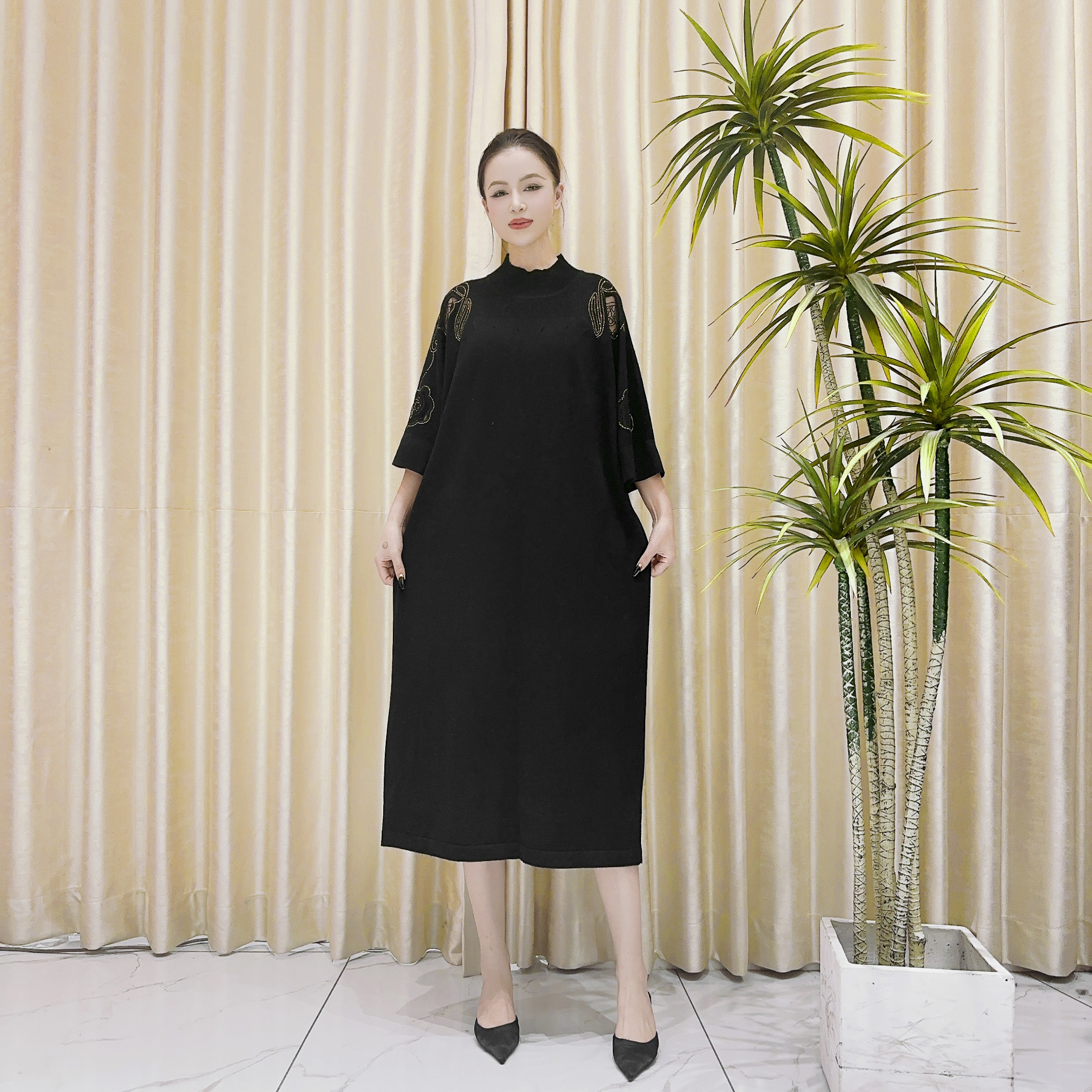 9832黑色镂空气质设计款气质秋冬长款轻奢针织连衣裙时尚复古