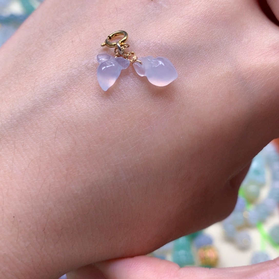 翡翠未镶嵌颈饰是