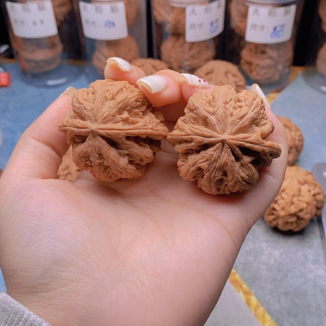 小***部文玩核桃吊坠粗筋精品对43球