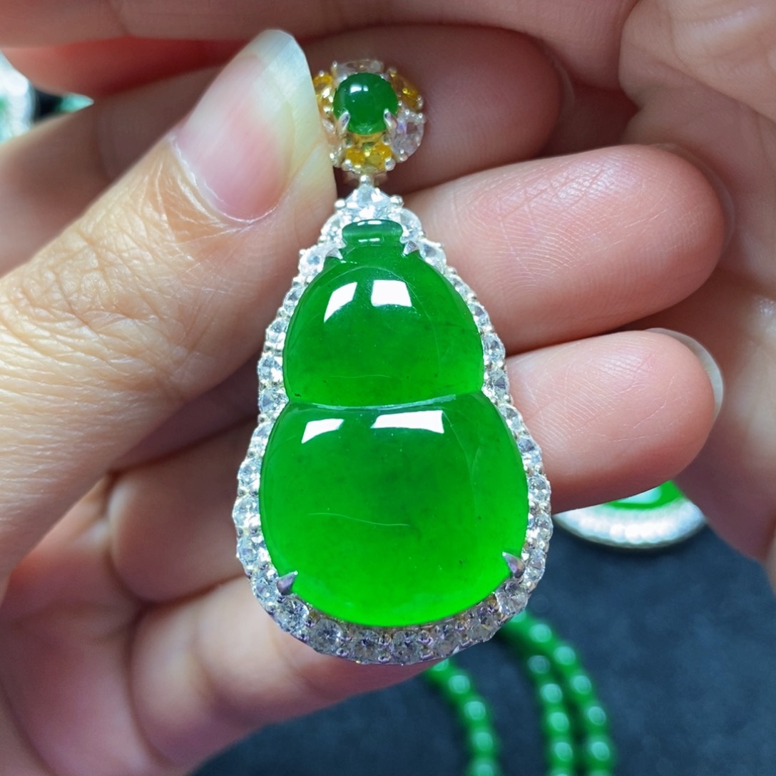 翡翠颈饰银S925镶嵌天然翡翠