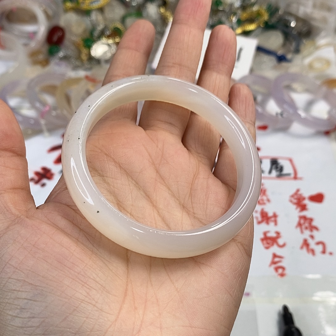 玛瑙/玉髓未镶嵌手镯A88。56.5圈