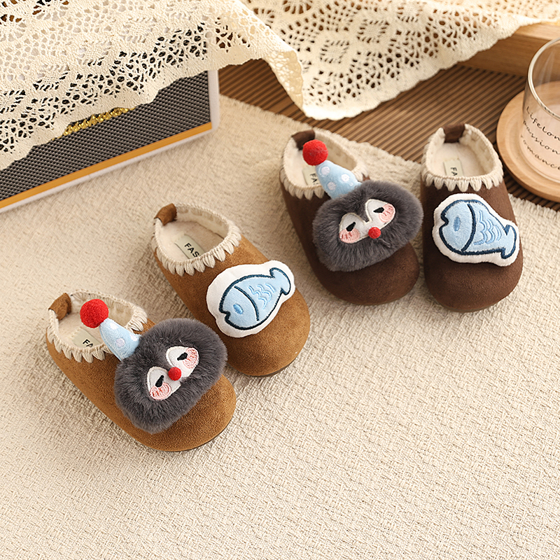 女童驼色多巴胺可爱卡通男宝包头拖鞋女童外穿2025新款冬居家拖鞋