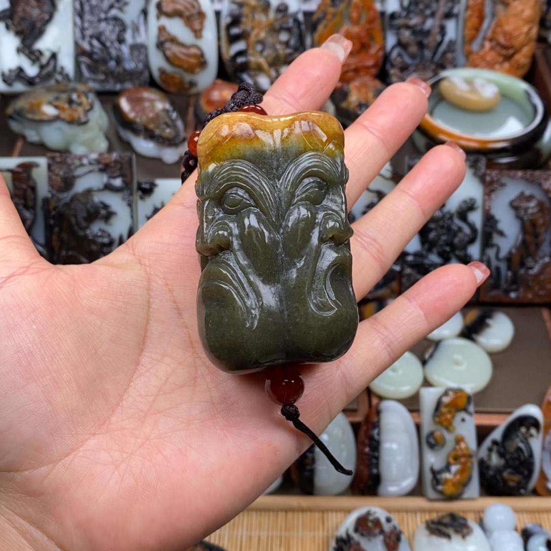 颈饰未镶嵌和田玉