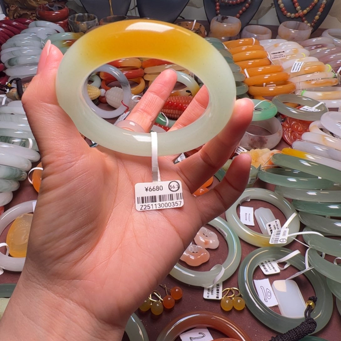 爱***6石英岩玉未镶嵌手镯