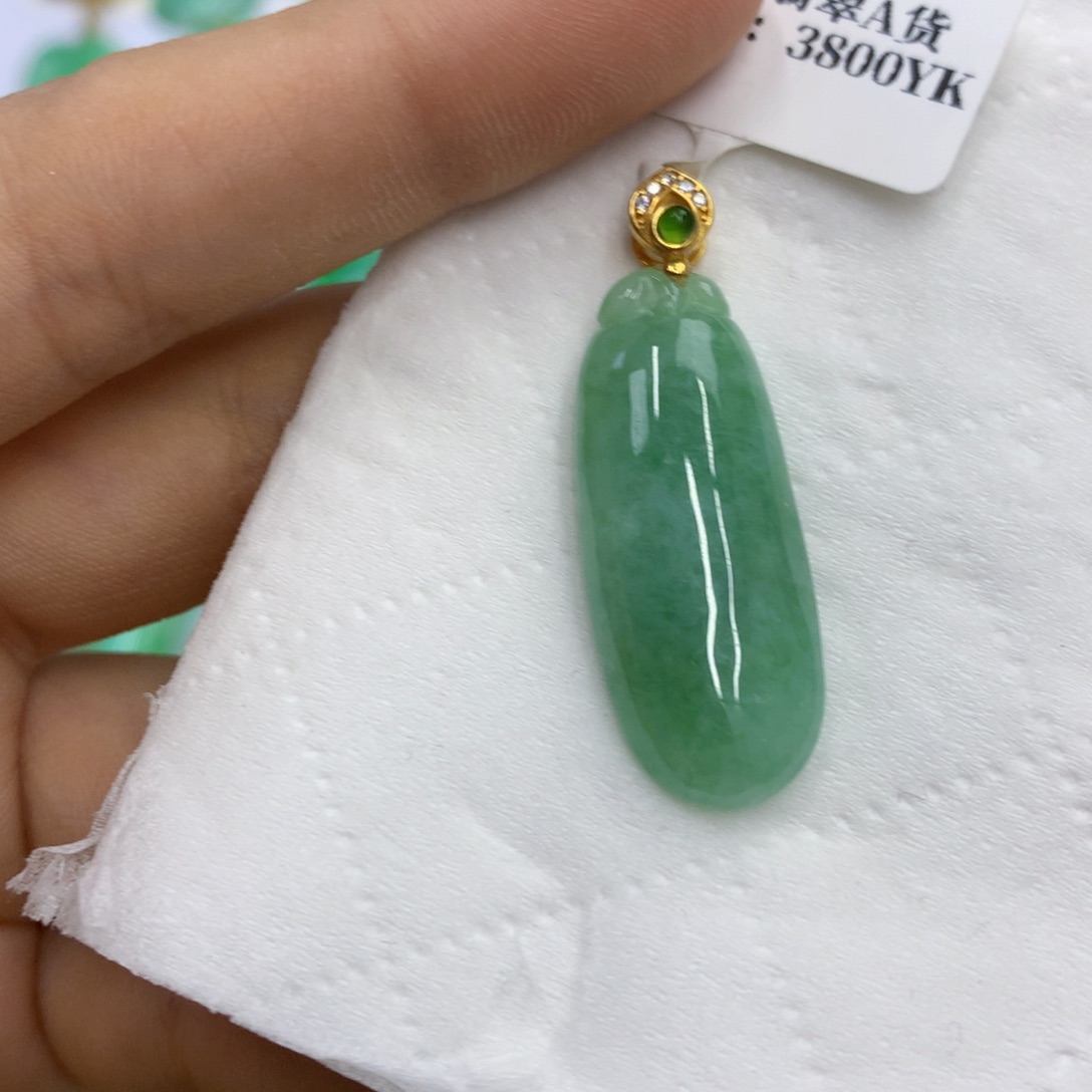 翡翠未镶嵌颈饰翡翠