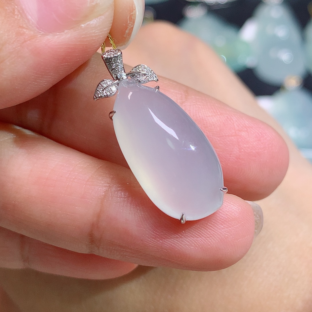 翡翠18K金镶嵌颈饰福瓜