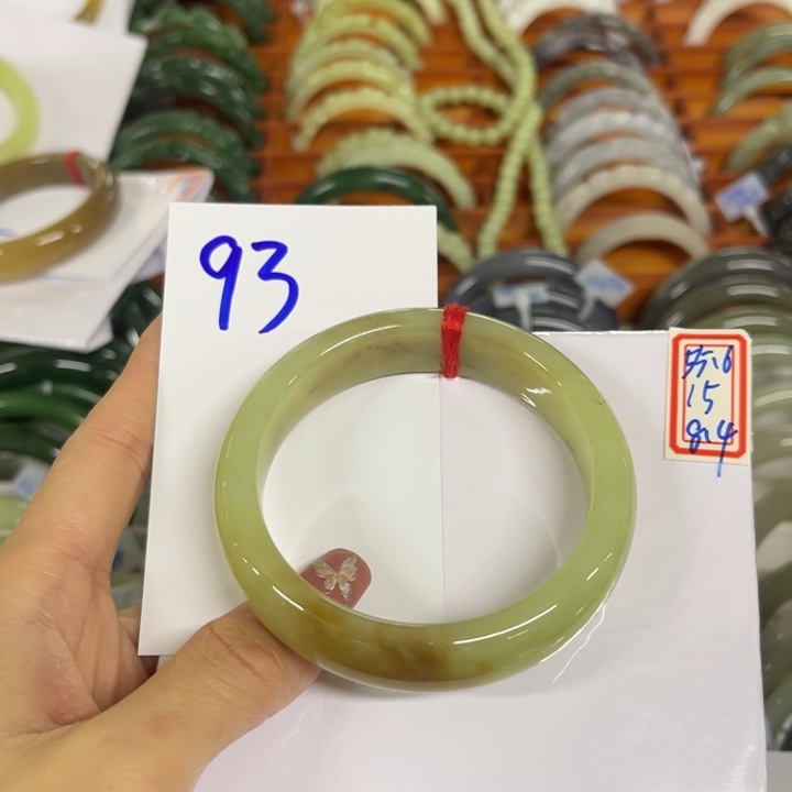 会***心和田玉未镶嵌手镯