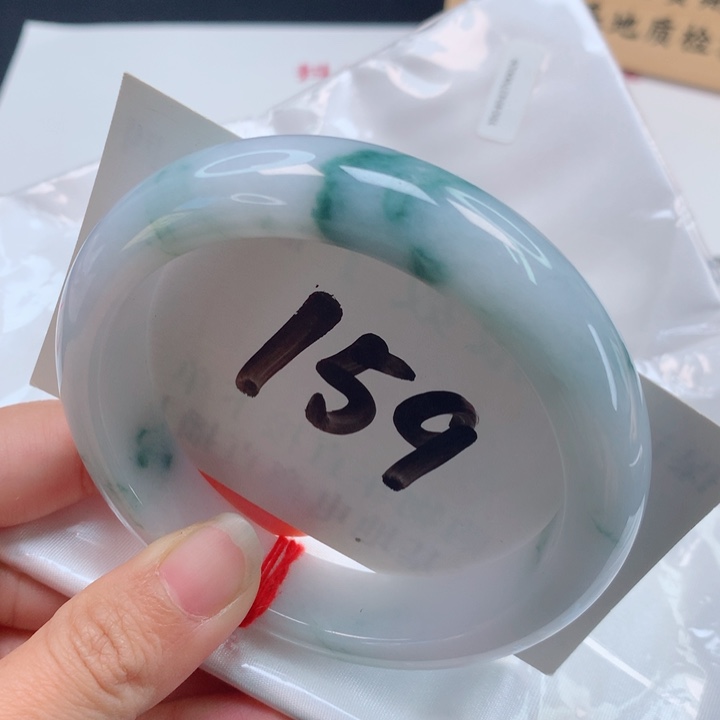 翡翠手镯未镶嵌大轮胎