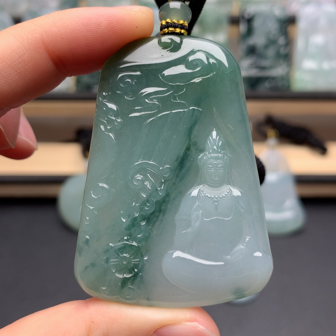 颈饰未镶嵌翡翠素衣