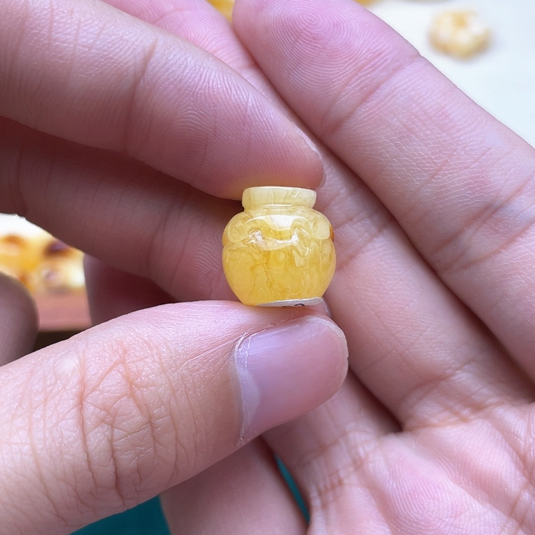 琥珀裸石未镶嵌烦*了蜜蜡