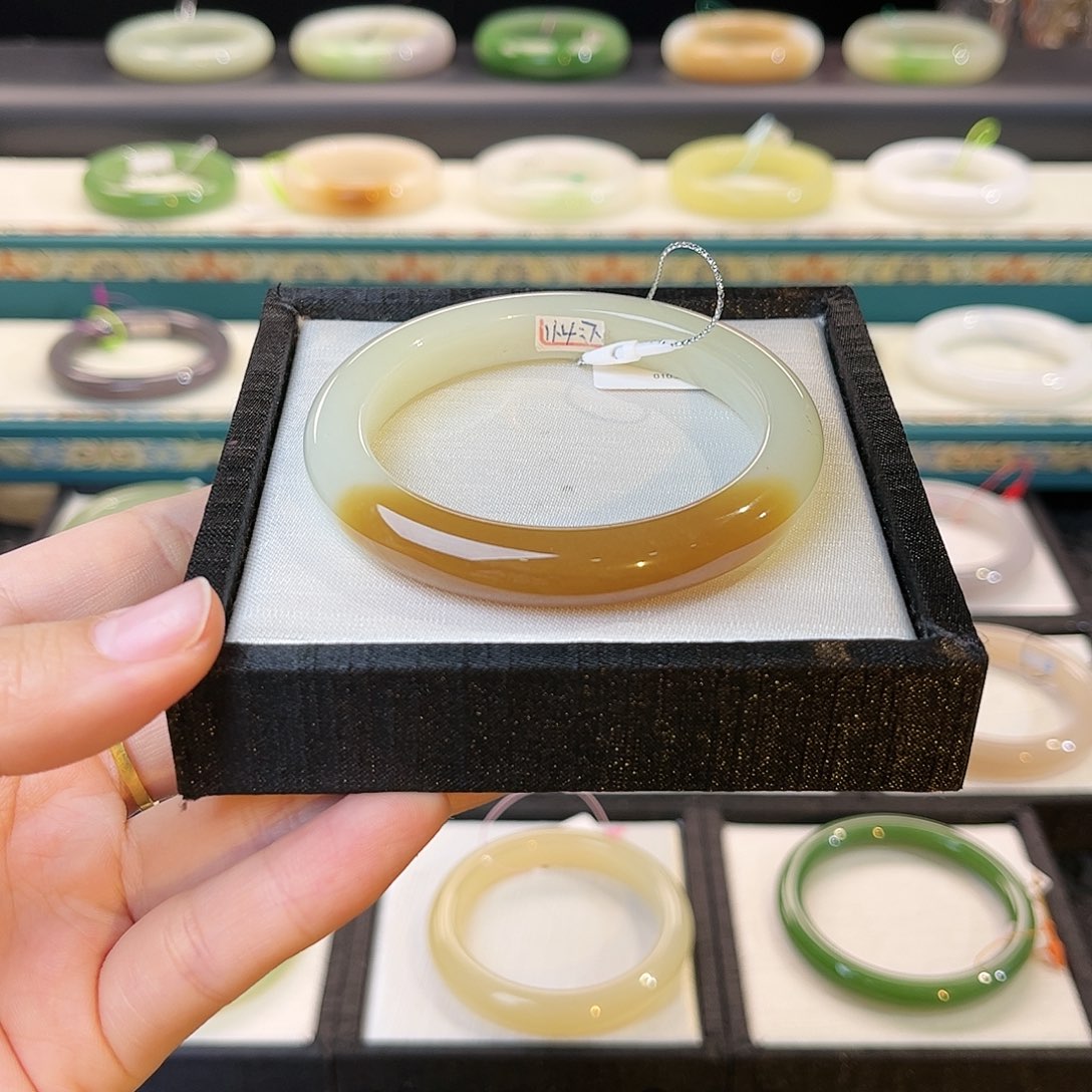 和田玉手镯未镶嵌 糖青