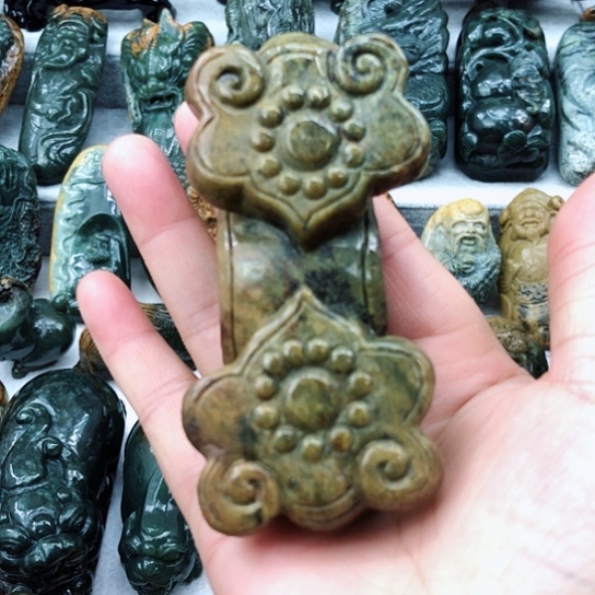 岫岩河磨玉（透闪石质玉）把件未镶嵌