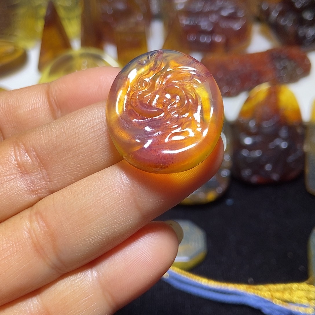 琥珀未镶嵌颈饰缅甸天然琥珀吊坠