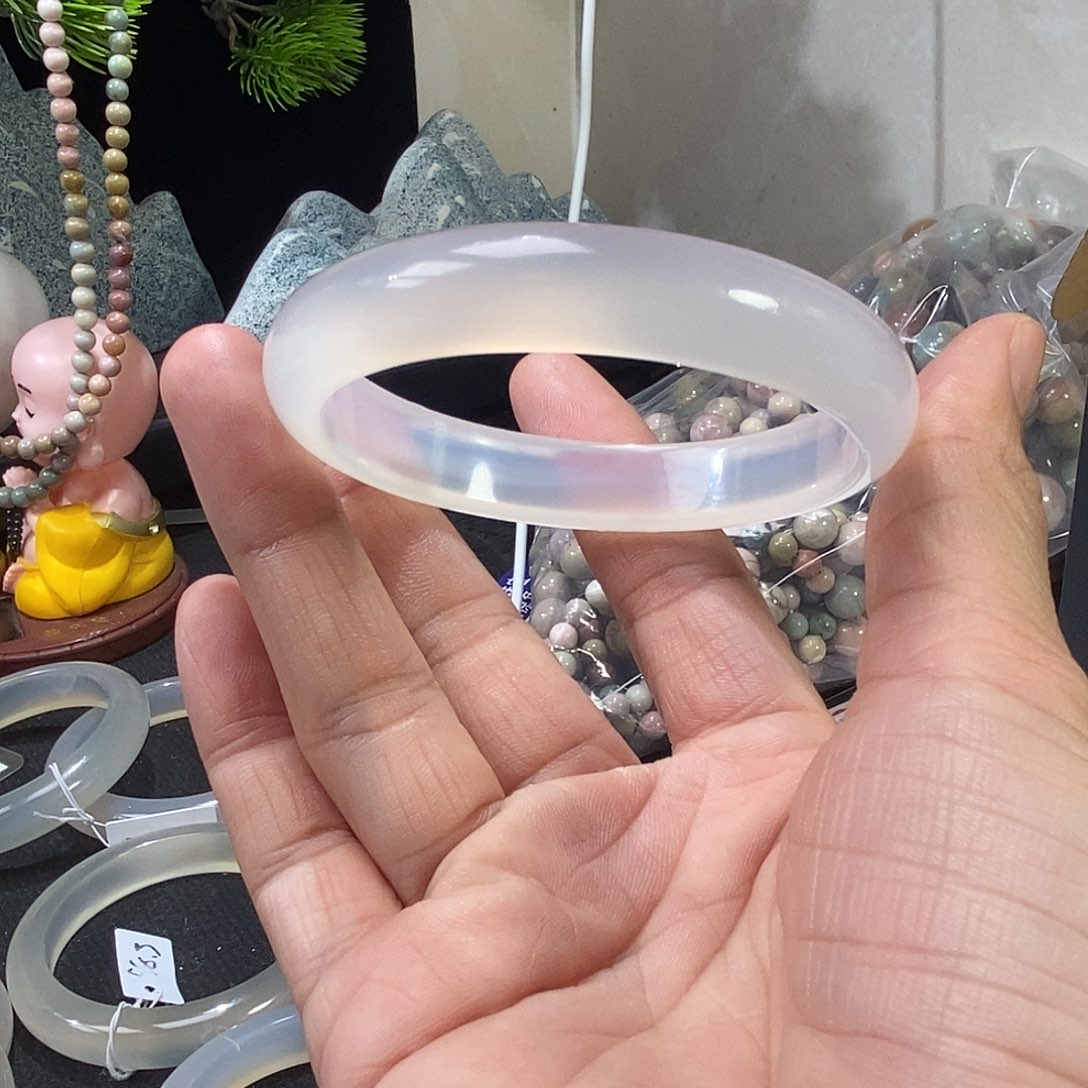 玛瑙/玉髓手镯未镶嵌微瑕