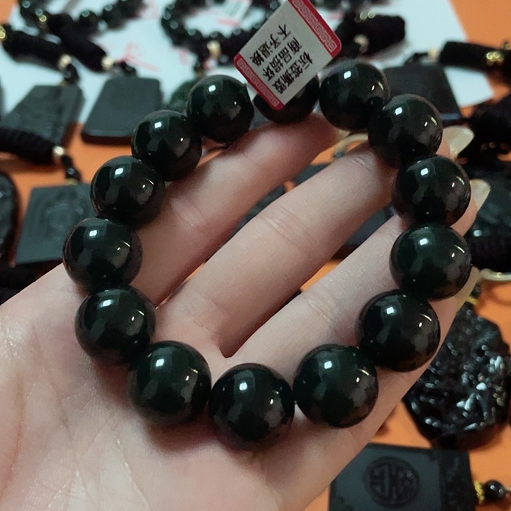 翡翠颈饰未镶嵌天*陈