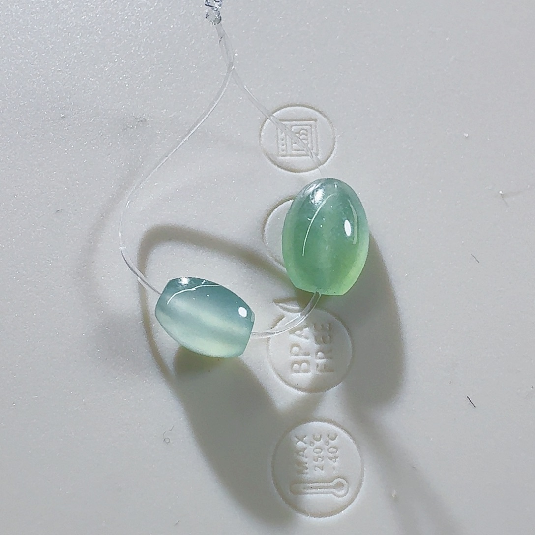 翡翠颈饰未镶嵌枣珠一对