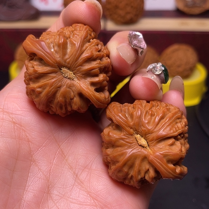 乌***部吊坠桃核白狮子福利