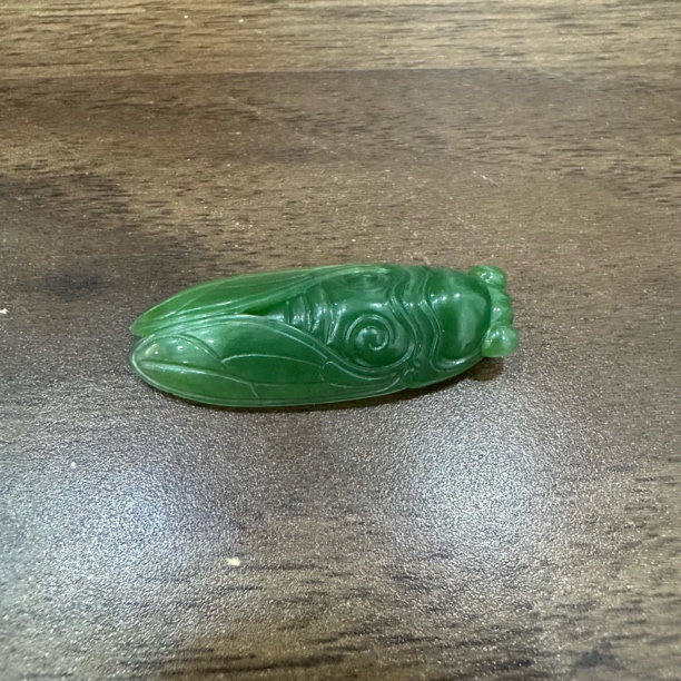 碧玉阳绿小蝉，料子干净，质地细腻