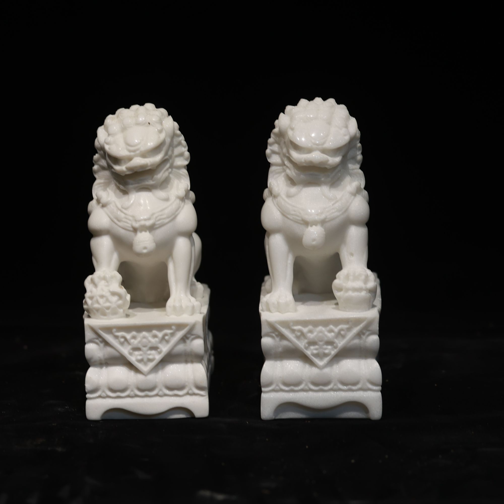 汉白玉工艺品狮子1