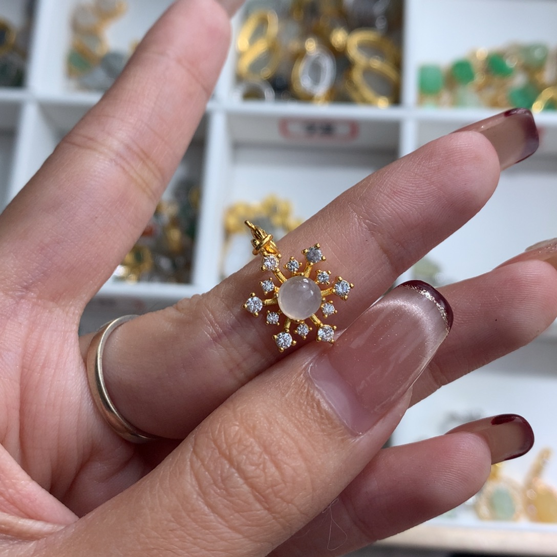 翡翠未镶嵌颈饰滴流