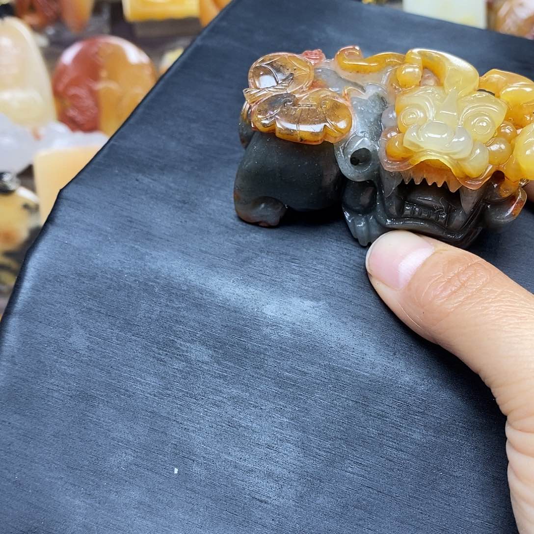 石英质玉（黄龙玉）颈饰未镶嵌