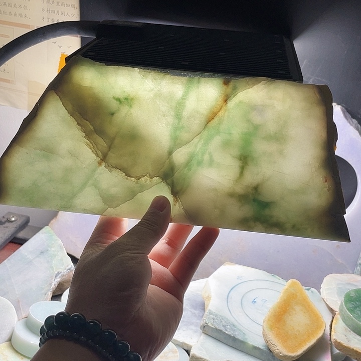 翡翠颈饰未镶嵌毛料98