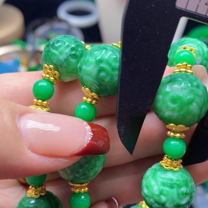 翡翠颈饰未镶嵌吊坠