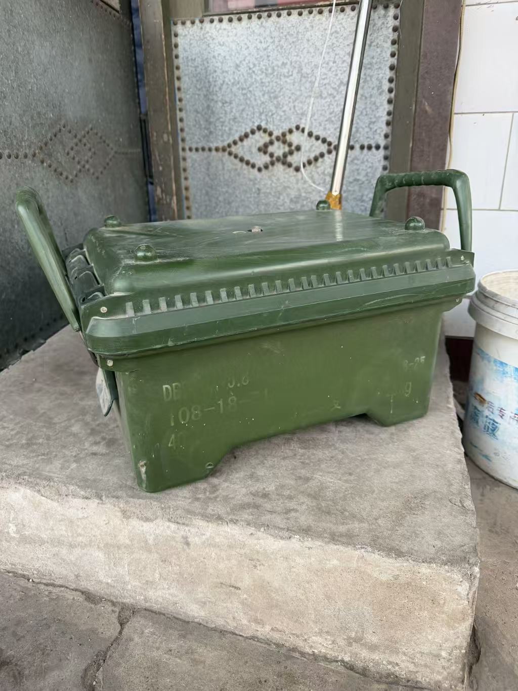 怀旧老货 绿色塑钢收纳箱