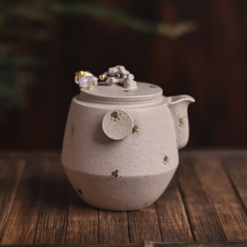 【叁山】桃花泥-亦缶-玉玲珑太湖石手把壶-120CC（窑云S0068）