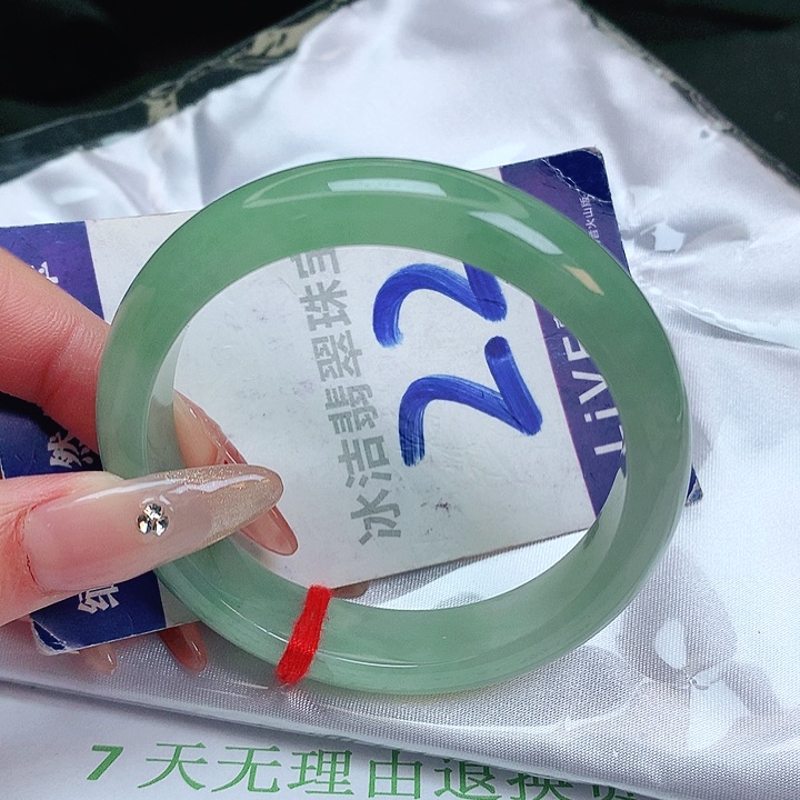 翡翠手镯未镶嵌缅甸天然a货翡翠手镯