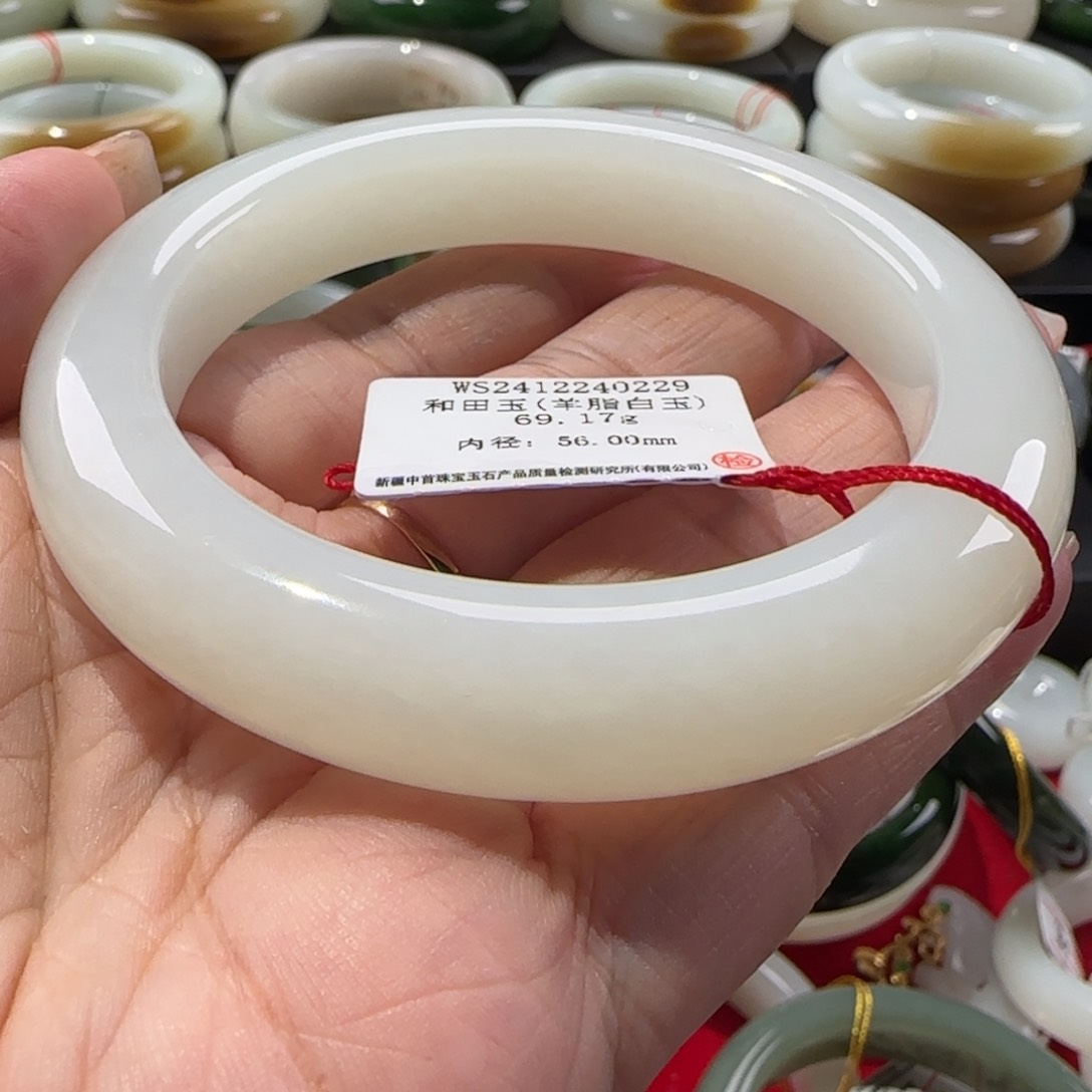 和田玉手镯未镶嵌