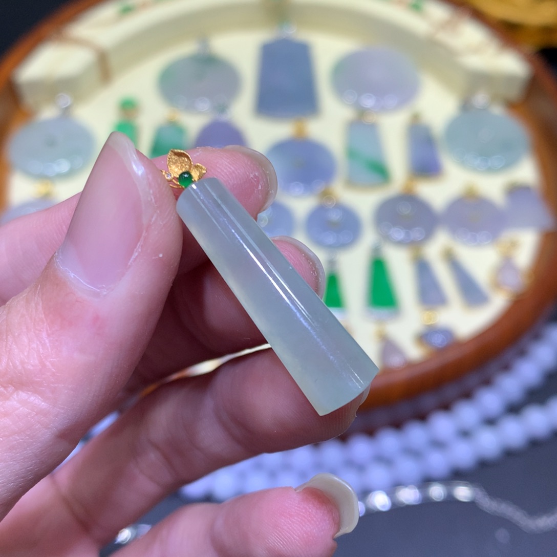 翡翠吊坠(不含链)18K金镶嵌