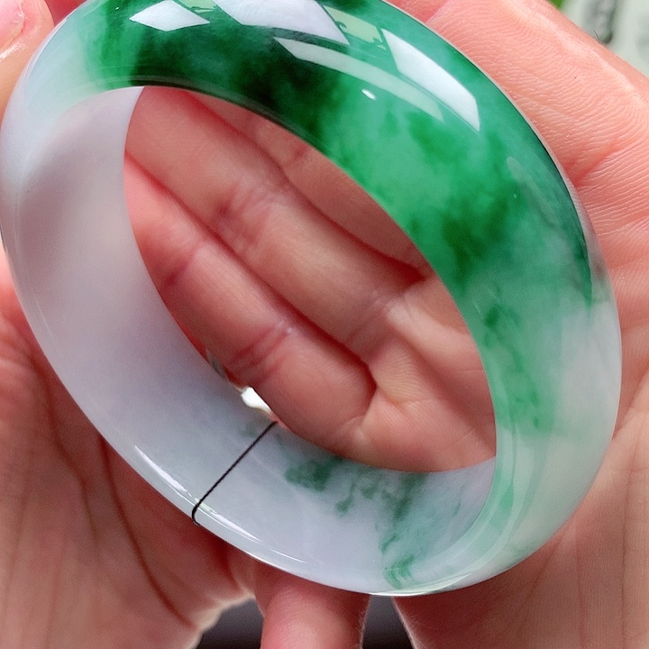 风***吹翡翠未镶嵌手镯天然翡翠手镯