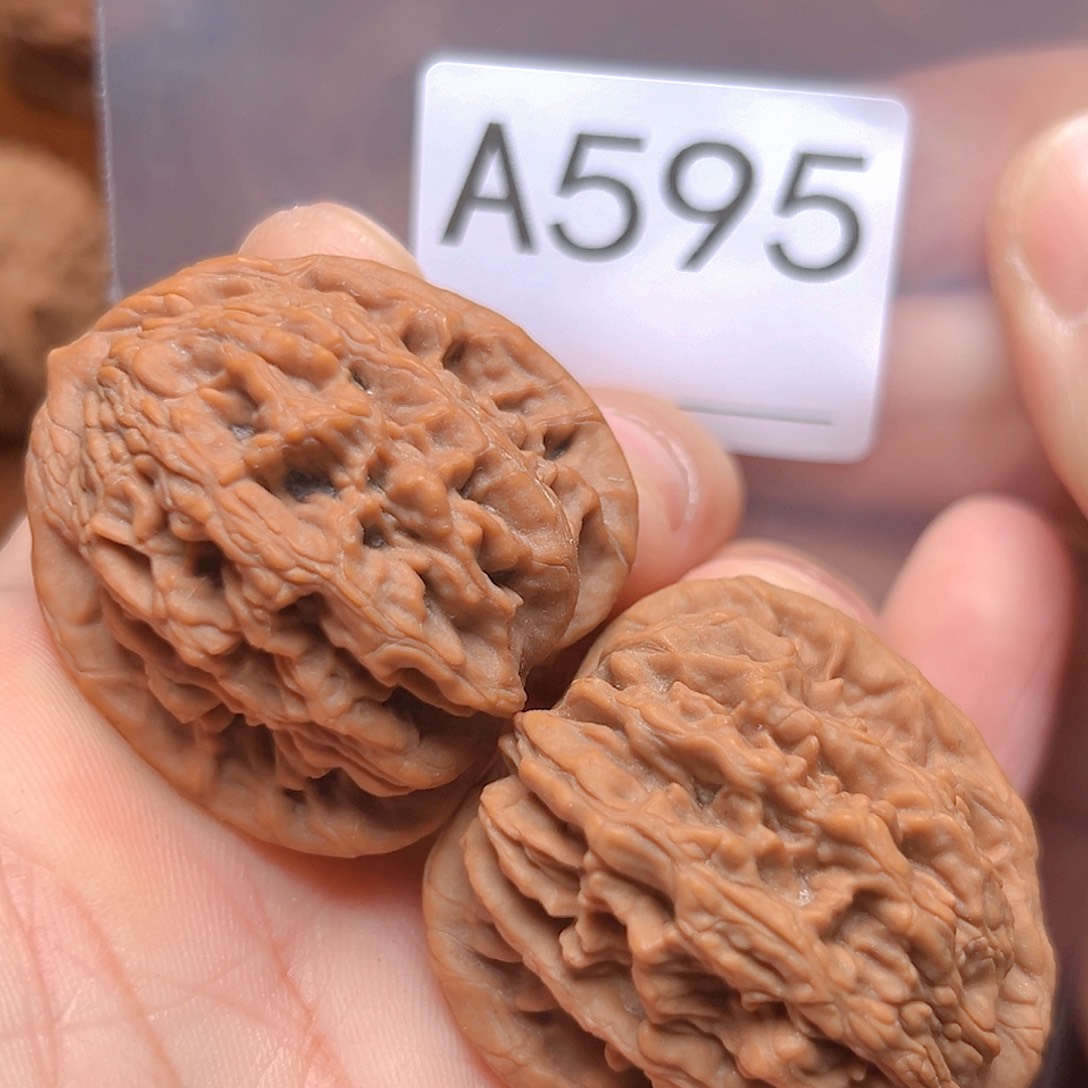 文玩核桃吊坠38虎头