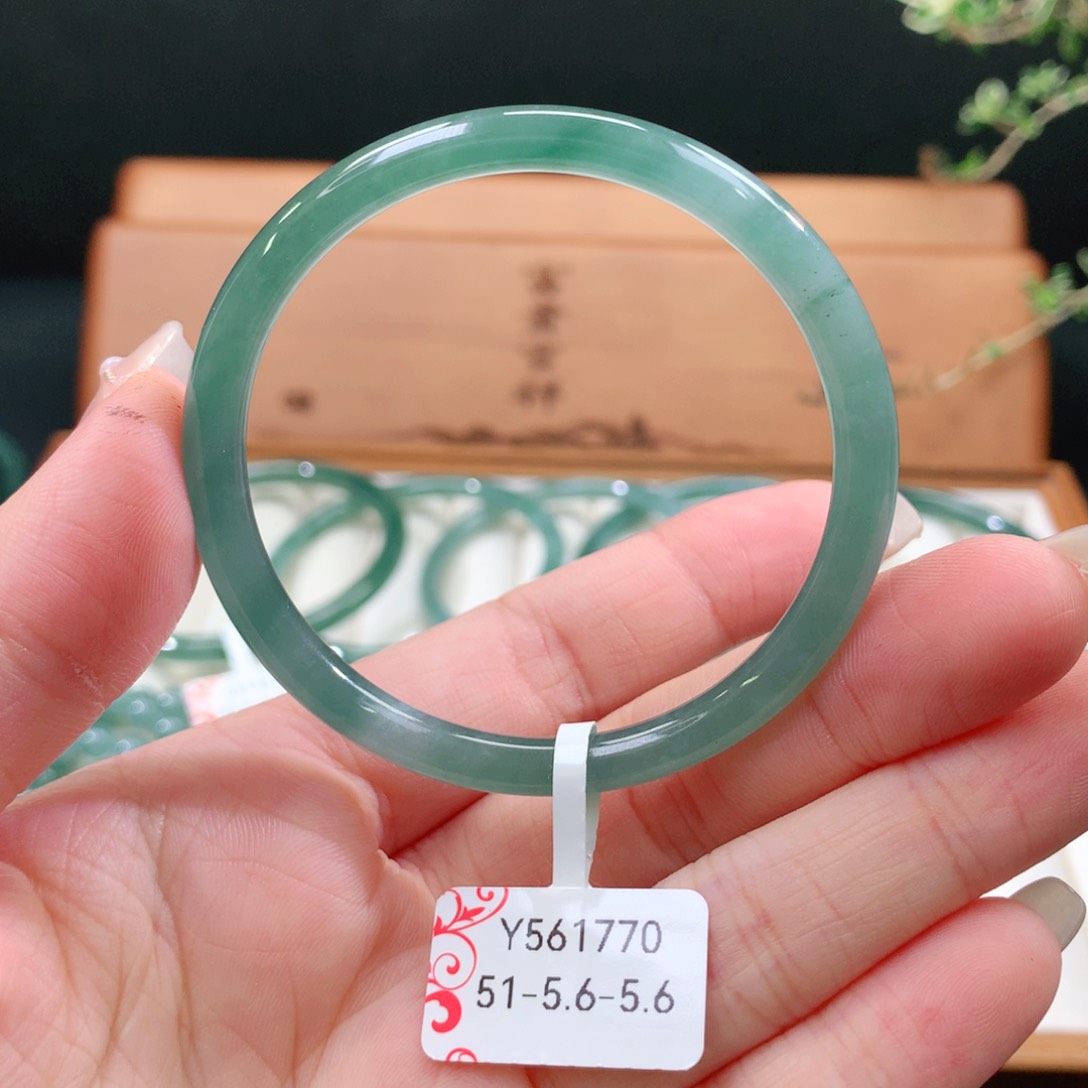 翡翠手镯未镶嵌天然