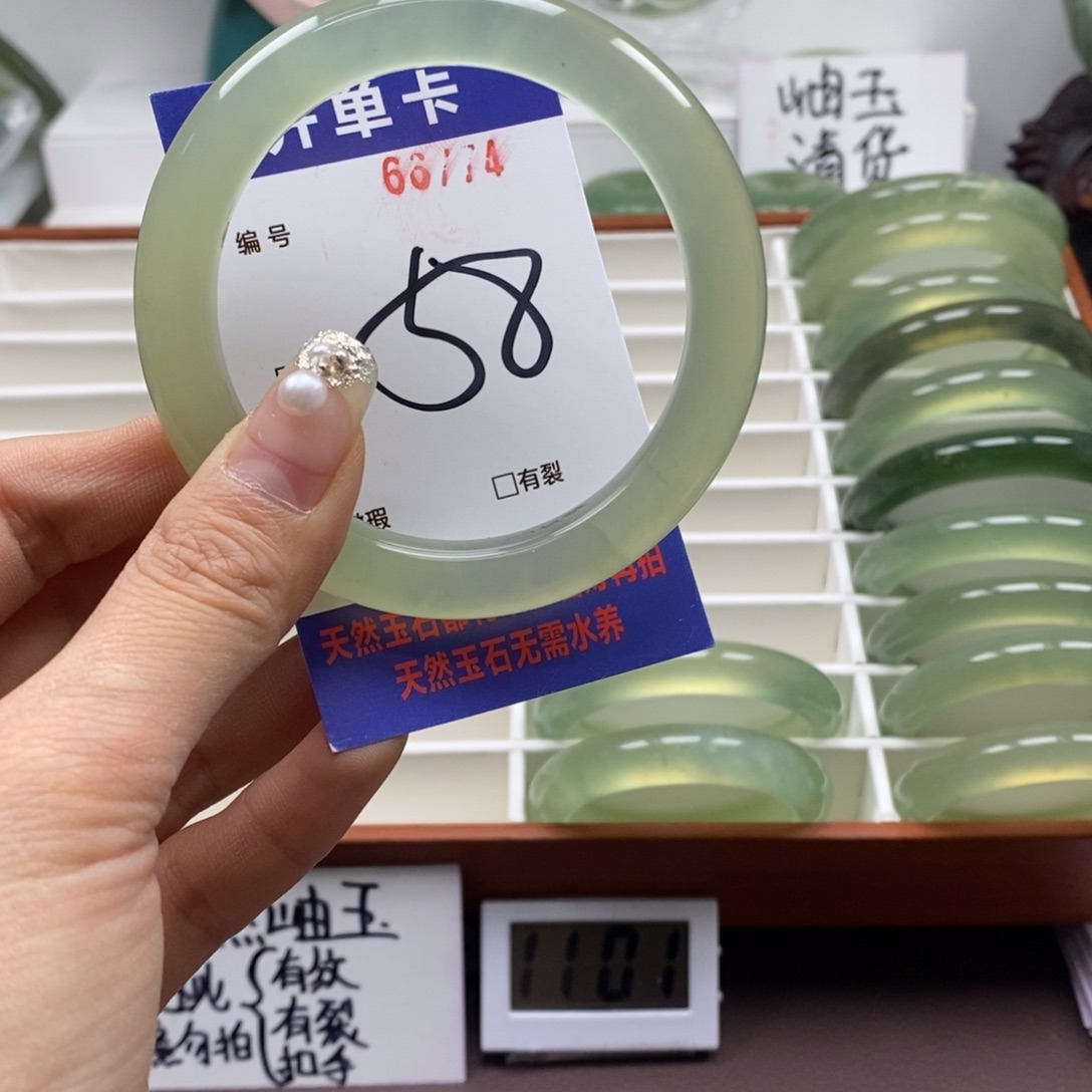 蛇纹石玉手镯未镶嵌